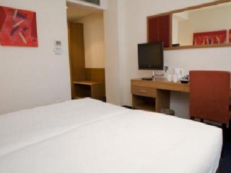 Comfort Hotel Tower Of London Exterior photo