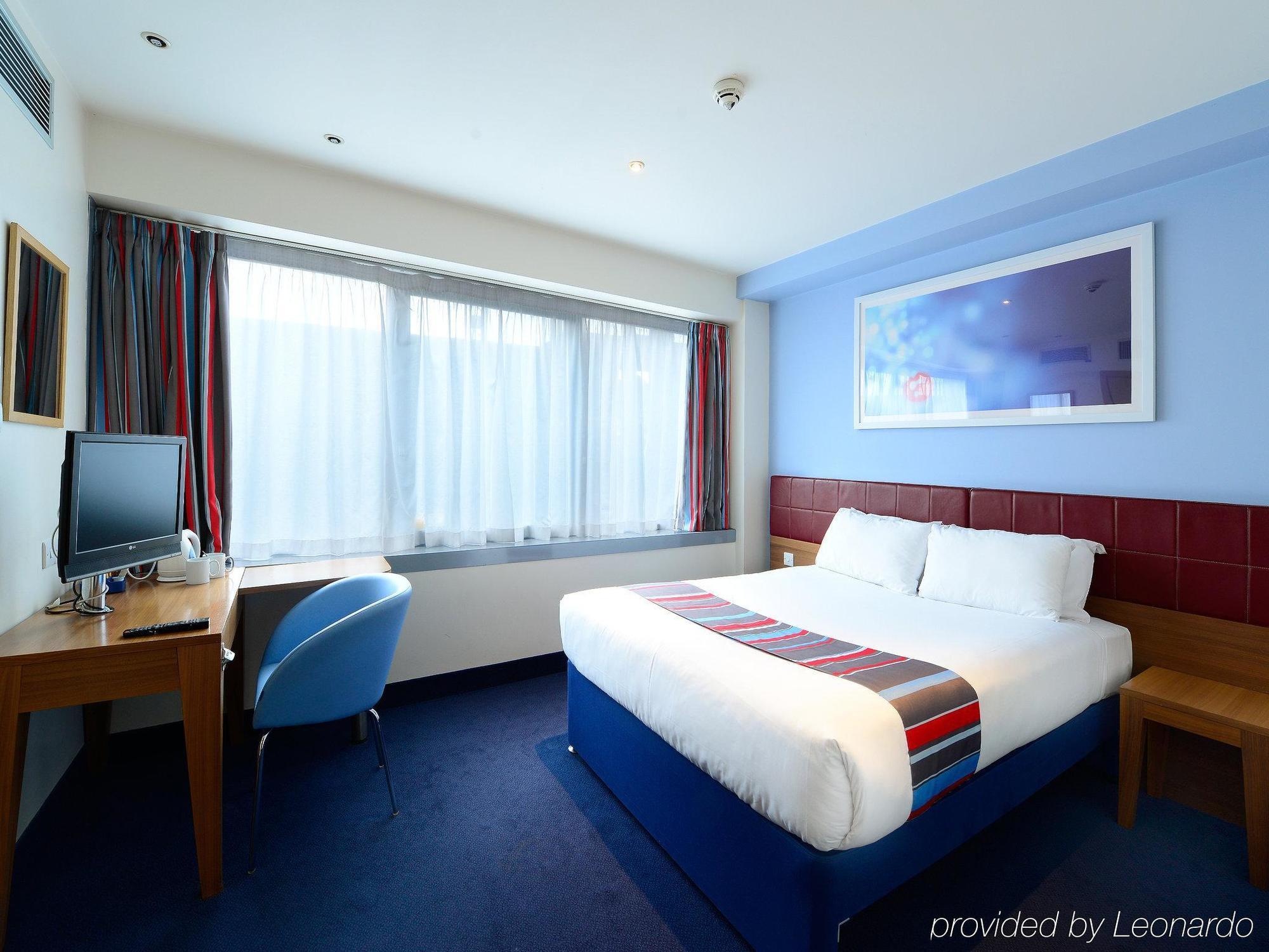 Comfort Hotel Tower Of London Exterior photo